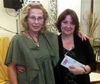 Luisa Núñez junto a Mª Ángeles Sahagún Bonet, ganadora del certamen Cartas de Dulcinea a Don Quijote 2010